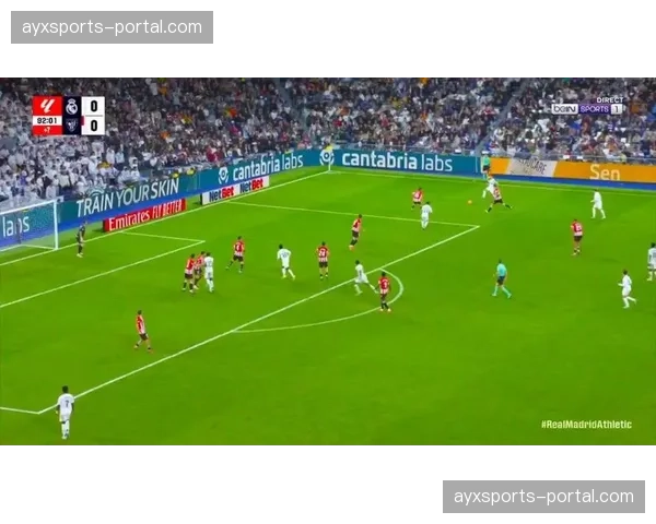 前毕巴功勋教练巴尔韦德现身诺坎普，观战巴萨比赛考察战术