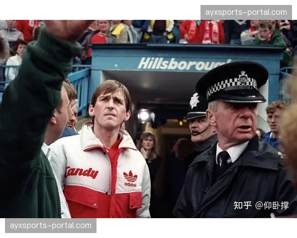 法国足球战术演变纪录片《铁壁与影子》预告发布，探讨盯人防守的现代复兴