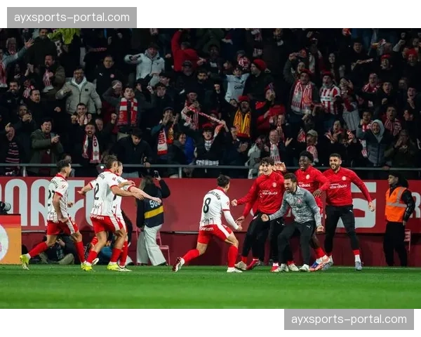 西班牙警方破获一起涉赌案，一名西甲B队球员被带走调查